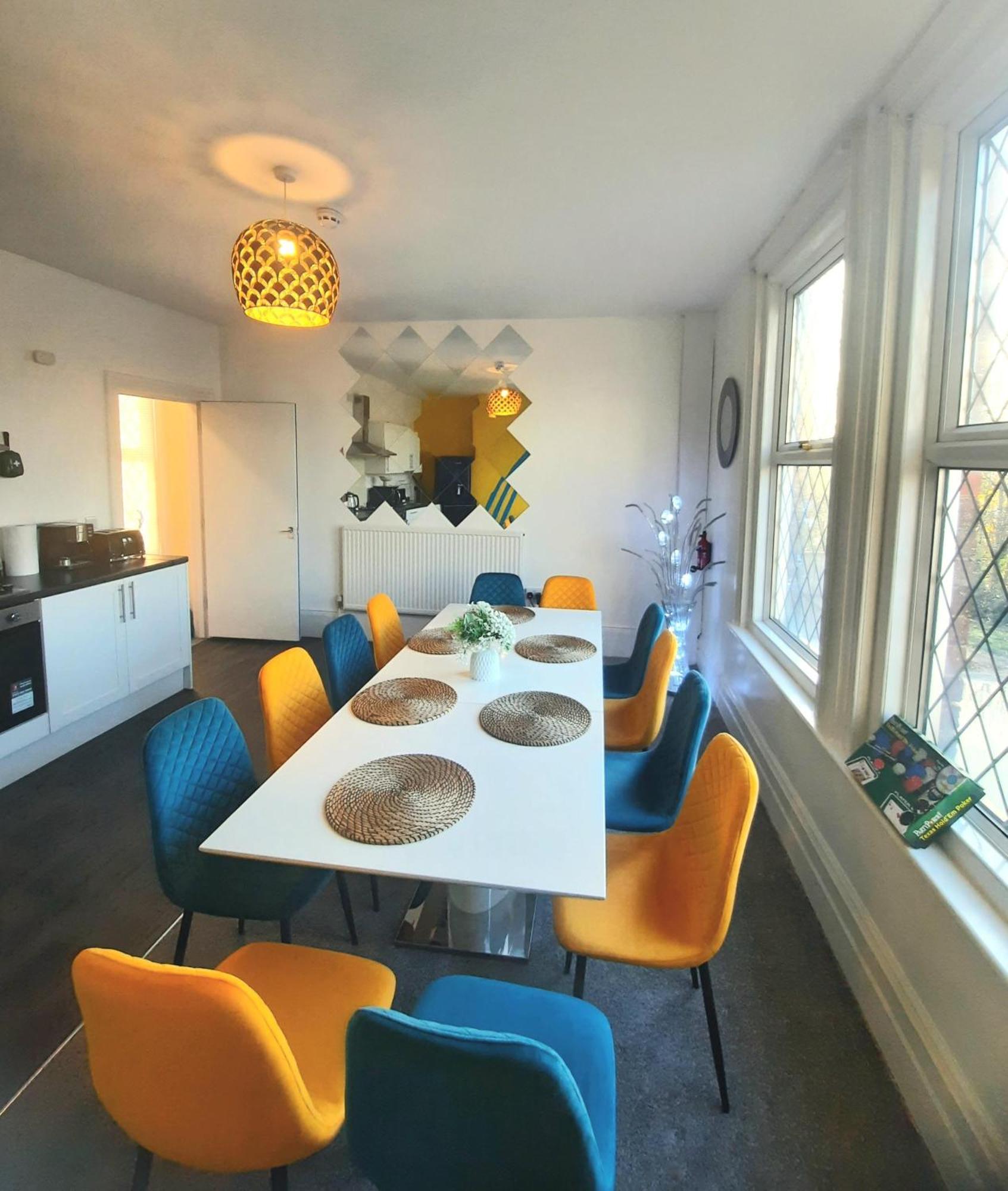 Home In Woodhouse, Leeds,Free 4 Car Parking,Free Wifi Лидс Экстерьер фото